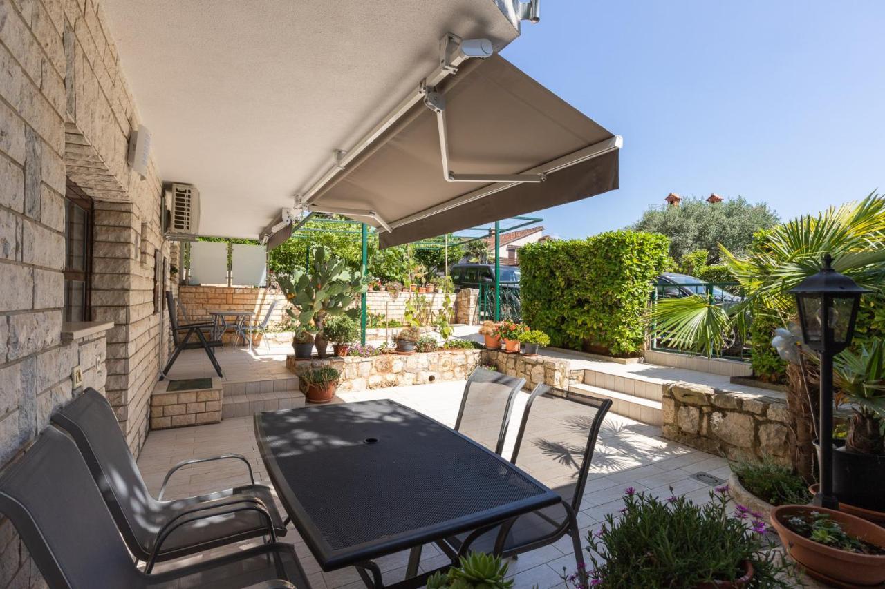 Haus Eva Apartment Novigrad  ภายนอก รูปภาพ