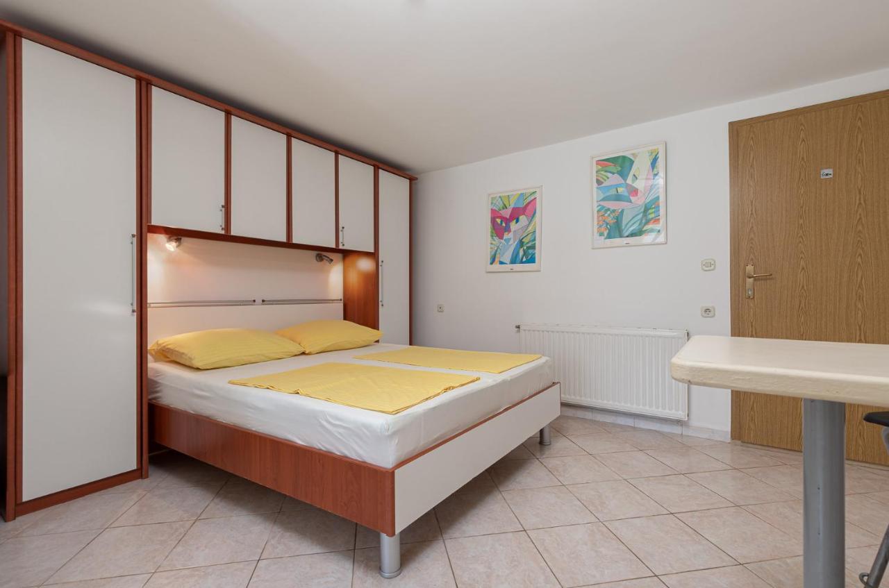 Haus Eva Apartment Novigrad  ภายนอก รูปภาพ